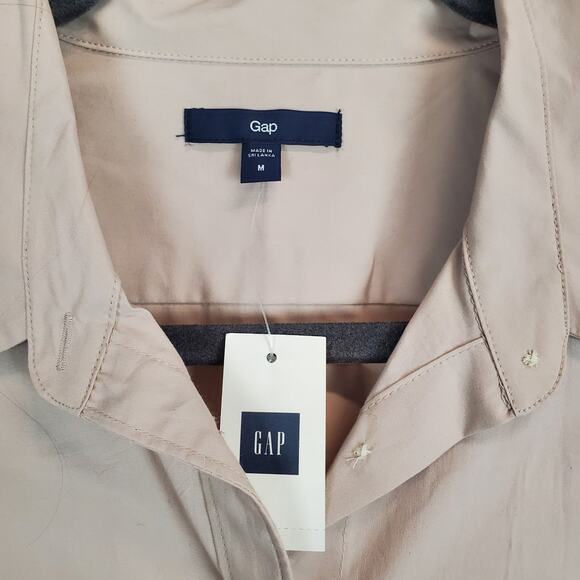 GAP Women's Beige Button Down Shirt - Picture 4 of 9